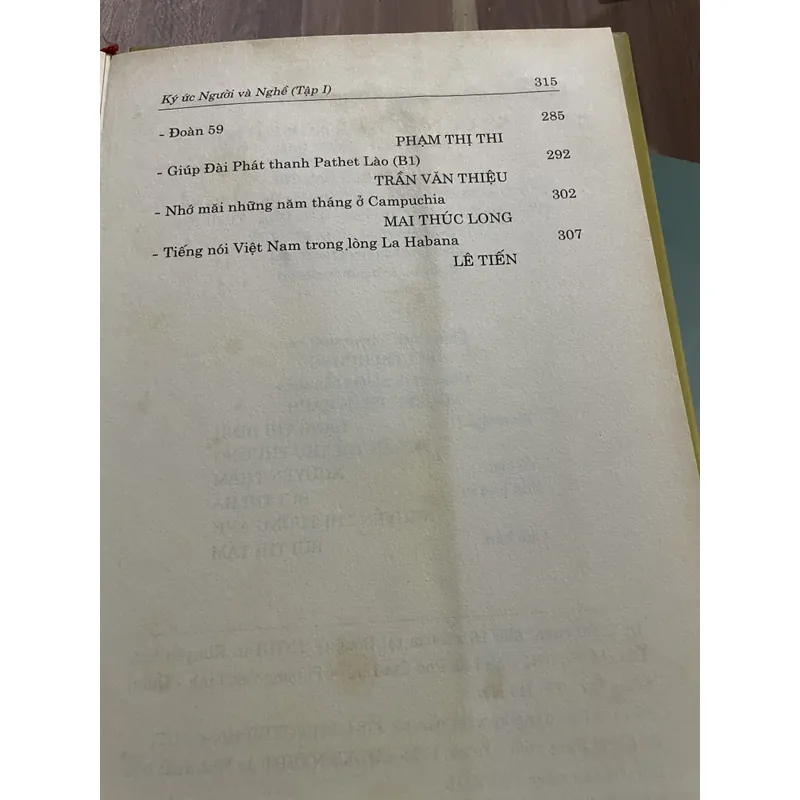 ĐÀI TIẾNG NÓI VIỆT NAM KÝ ỨC NGƯỜI VÀ NGHỀ 2 tập, bìa cứng 713076