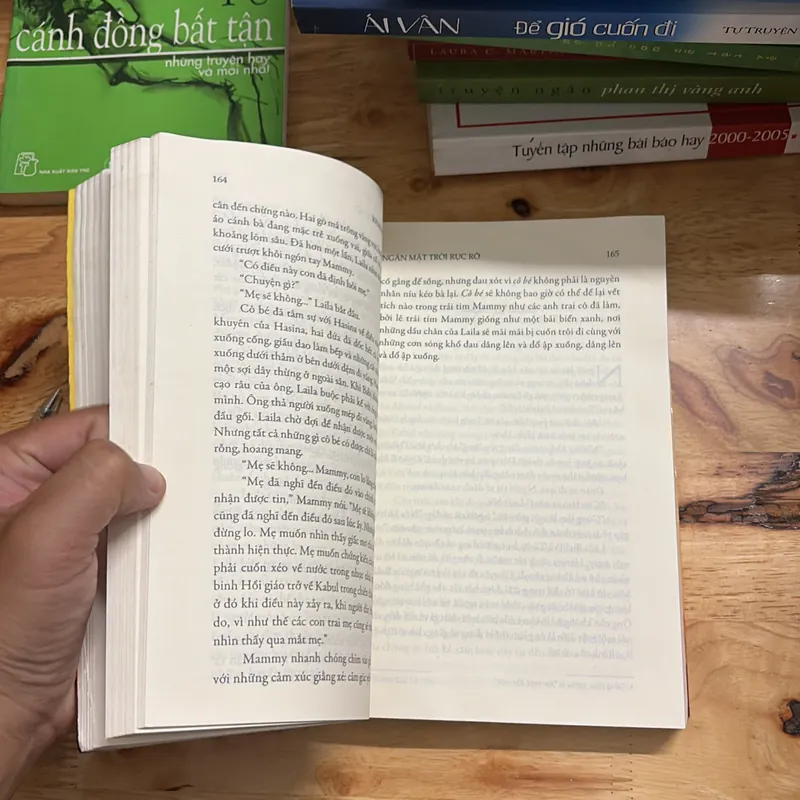 II Tiểu Thuyết Lịch Sử: Ngàn Mặt Trời Rực Rỡ - KHALED HOSSEINI - 2018 699417