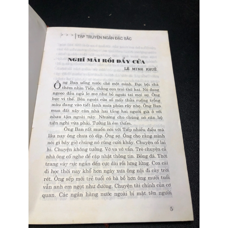 Nghĩ mãi rồi đẩy cửa mới 80% ố , bìa cứng (văn học) HCM3012 913048