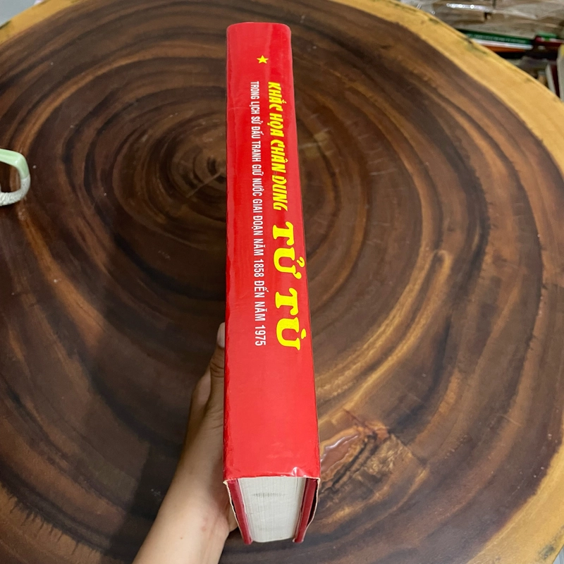 II Tựa sách: Khắc Hoạ Chân Dung Tử Tù - Thiên Vũ & Võ Huy Quang - 2001 457565