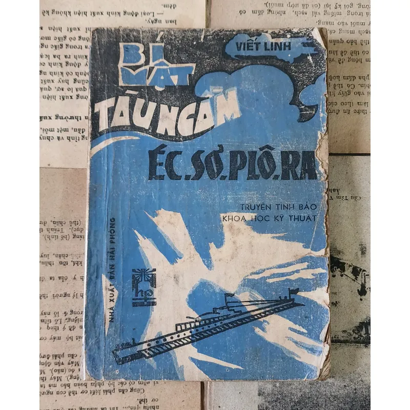 Tác giả Viết Linh - truyện tình báo "Bí mật tàu ngầm Ec-xơ-plô-ra" 708035