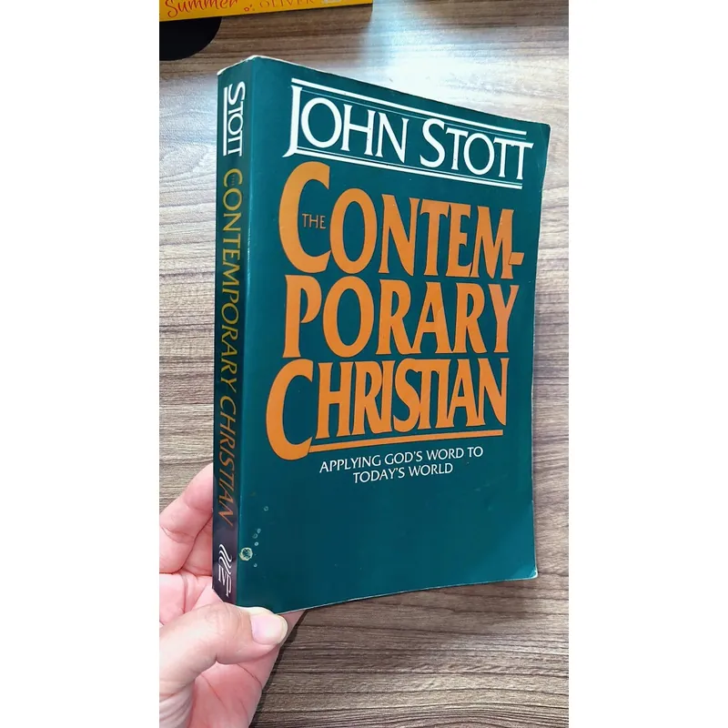 The contemporary christian (Applying God's word to today's world) (preloved book) 722880