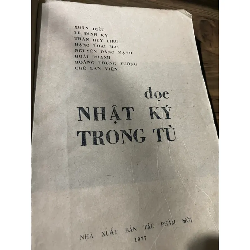 ĐỌC NHẬT KÝ TRONG TÙ - KHỔ LỚN - NHIỀU TÁC GIẢ 592049