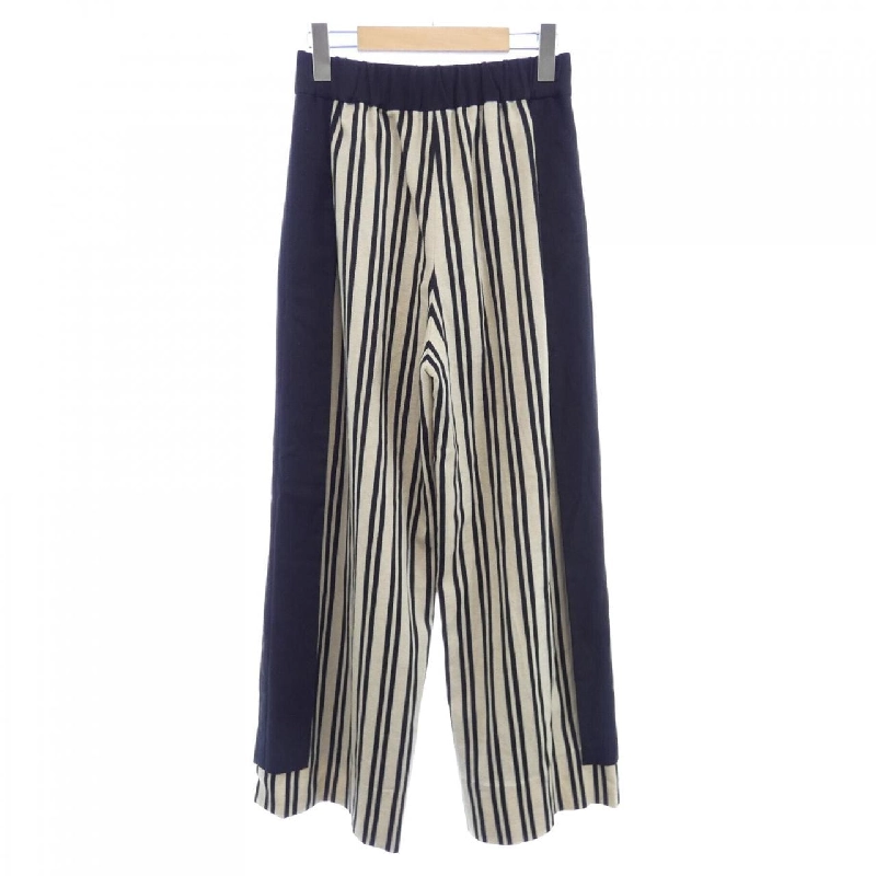 Quần ADORE - Hàng hiệu Authentic 822550