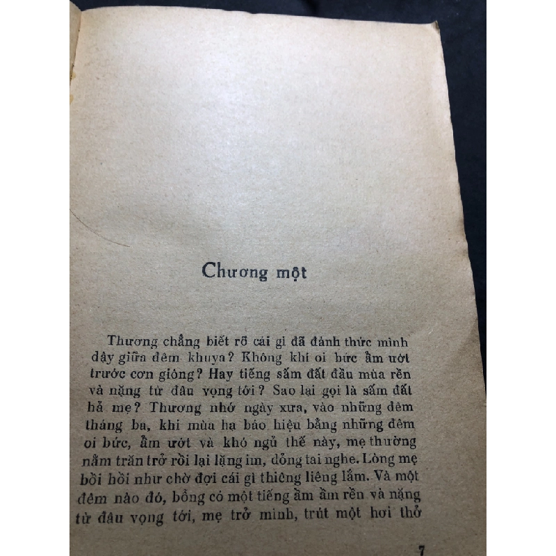 Nắng miền trung 1976 mới 60% ố vàng Bá Dũng HPB0906 SÁCH VĂN HỌC 451290