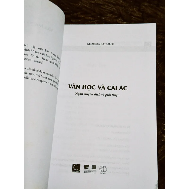 Văn học và cái ác 701866