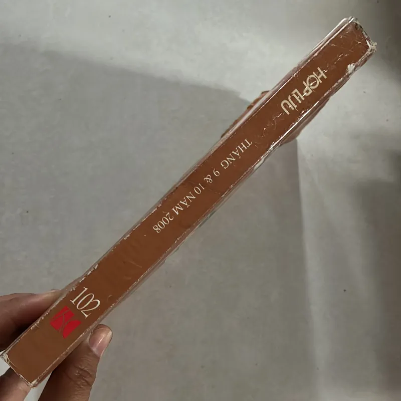 Hợp lưu - Tập san văn học nghệ thuật biên khảo số 102  800989