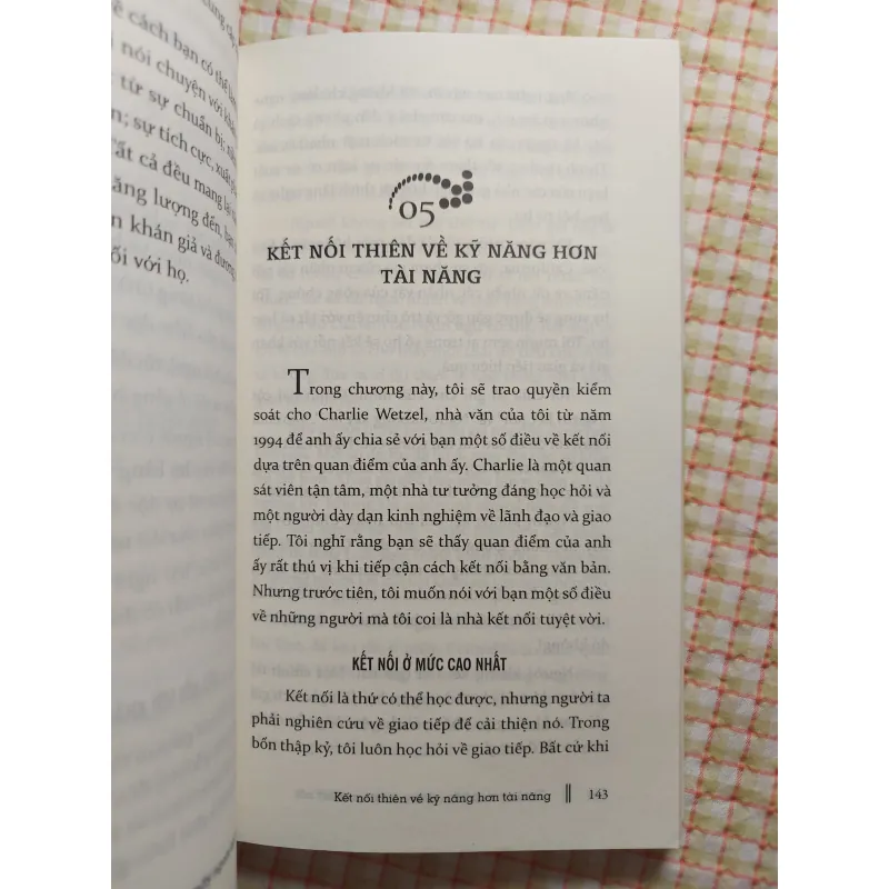 AI CŨNG GIAO TIẾP NHƯNG MẤY NGƯỜI KẾT NỐI - JOHN C.MAXWELL 751286