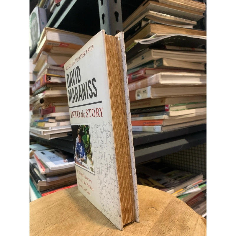 Into the Story: A Writer's Journey through Life, Politics, Sports and Loss - David Maraniss (Winner of the Pulitzer Prize) 300299