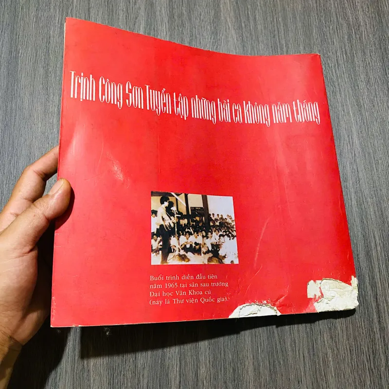 Trịnh Công Sơn - Tuyển Tập Những Bài Ca Không Năm Tháng / sách bị sách bìa#HATRA 607946