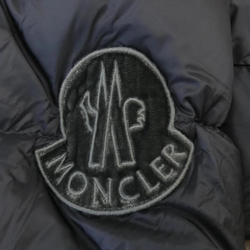 Áo khoác lông vũ MONCLER 641504