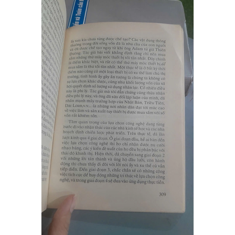 NHỎ LÀ ĐẸP - E. F. SCHUMACHER 460566