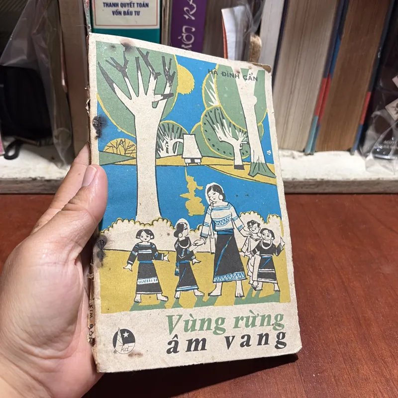 [Chỗ Ghim Bị Mục Và Tách Giấy] - II Sách 7x: Vùng Rừng Âm Vang - Hà Đình Cẩn - 1979 1012880