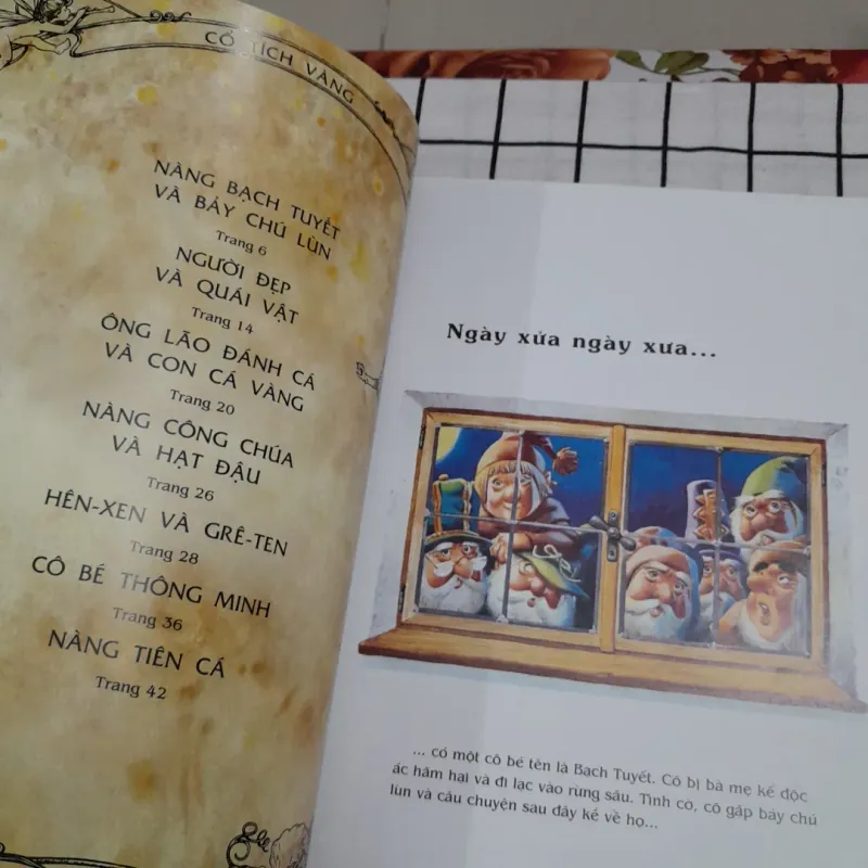 2 quyển truyện cổ tích màu khổ lớn: CÔ BÉ QUÀNG KHĂN ĐỎ & BẠCH TUYẾT VÀ 7 CHÚ LÙN. 995825