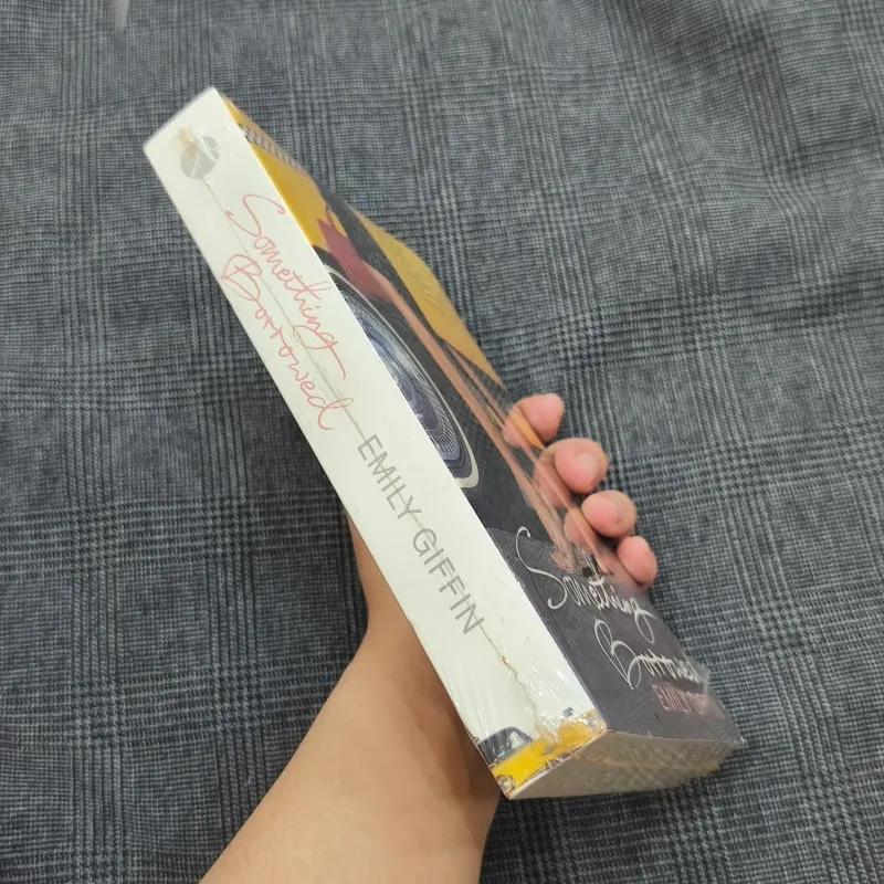 (Ngoại văn) Something Borrowed - Emily Giffin 1041033
