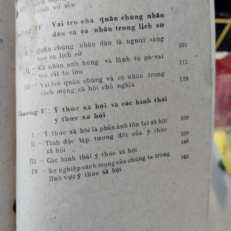 Triết học Mác-Lênin: Chủ nghĩa Duy Vật Lịch Sử" (1979) 573906