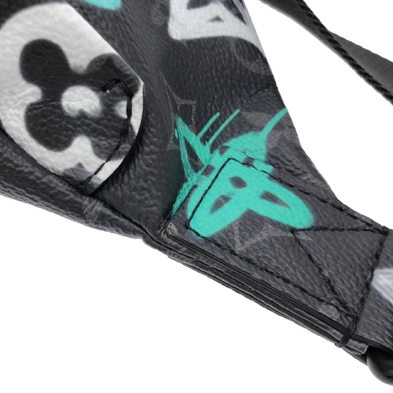 Túi đeo chéo Louis Vuitton Monogram Eclipse (LV Graffiti Veil) Discovery Bum Bag PM M21397 - Hàng hiệu Chính hãng 803143