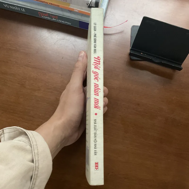 [PHÊ BÌNH VĂN HỌC] Một góc nhìn mới - Cao Thị Hồng 751530