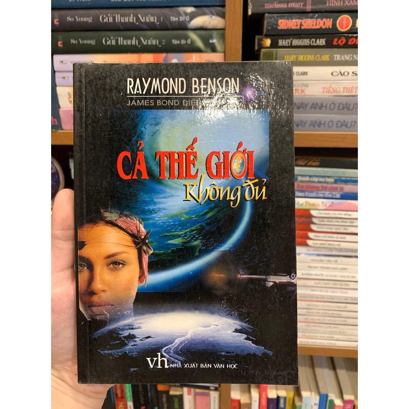 Cả thế giới không đủ- Raymond Benson 494408