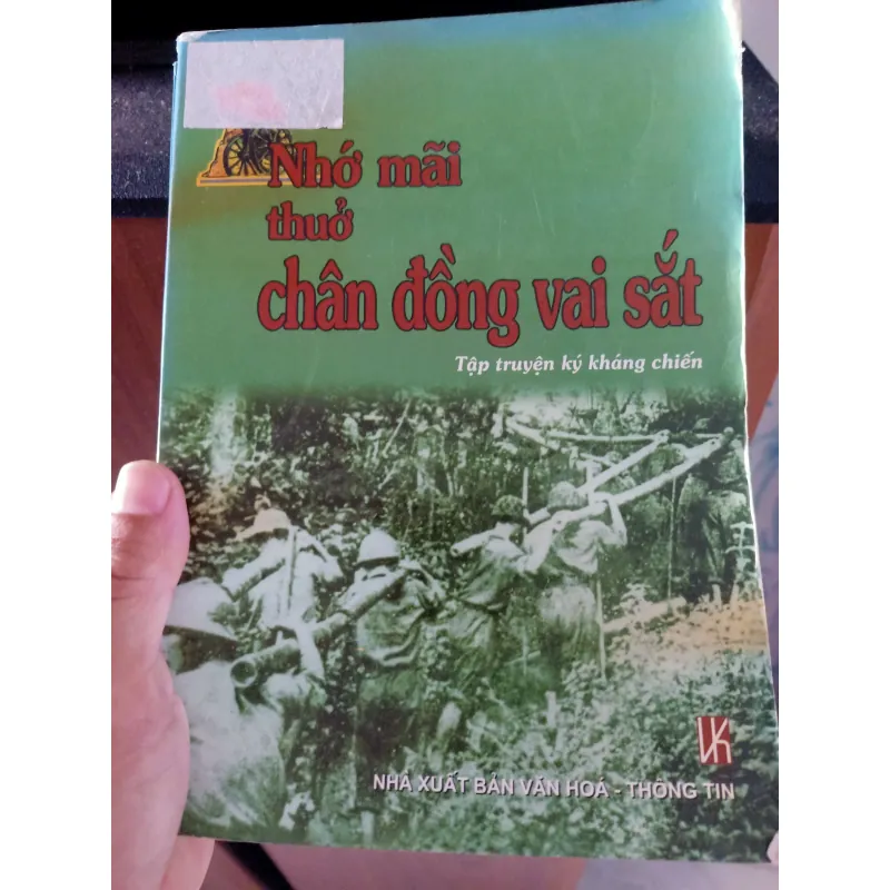 Sách Tập Truyện Ký Kháng Chiến Nhớ mãi thương chân đông vai sắt 1006408