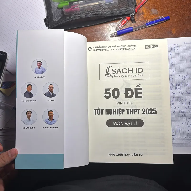 Sách 50 đề minh hoạ THPT môn lí ( Moon Book ) 925457