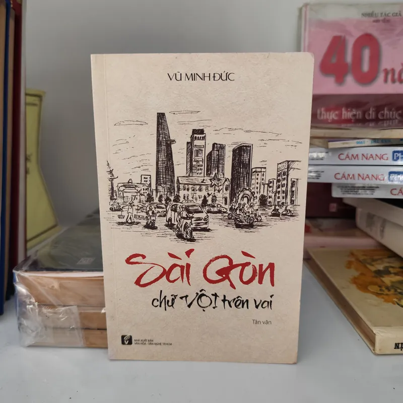 Sài Gòn chữ vội trên vai- Tản Văn 602970