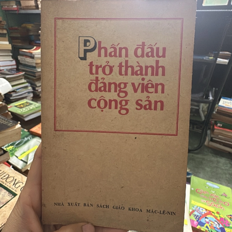 Phấn đấu trở thành đảng viên cộng sản  388050