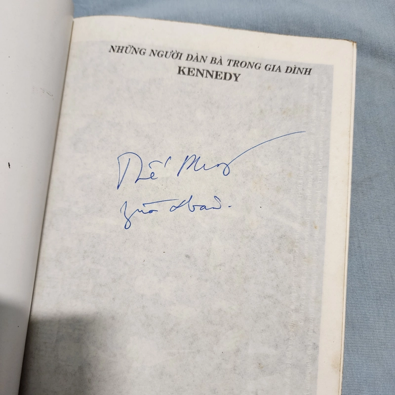 Những người đàn bà trong gia đình Kennedy | Pearl S. Buck | chữ ký nhà văn Thế Phong 479331