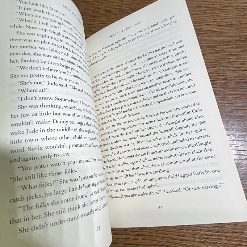 The vanishing half Brit Bennett 377844