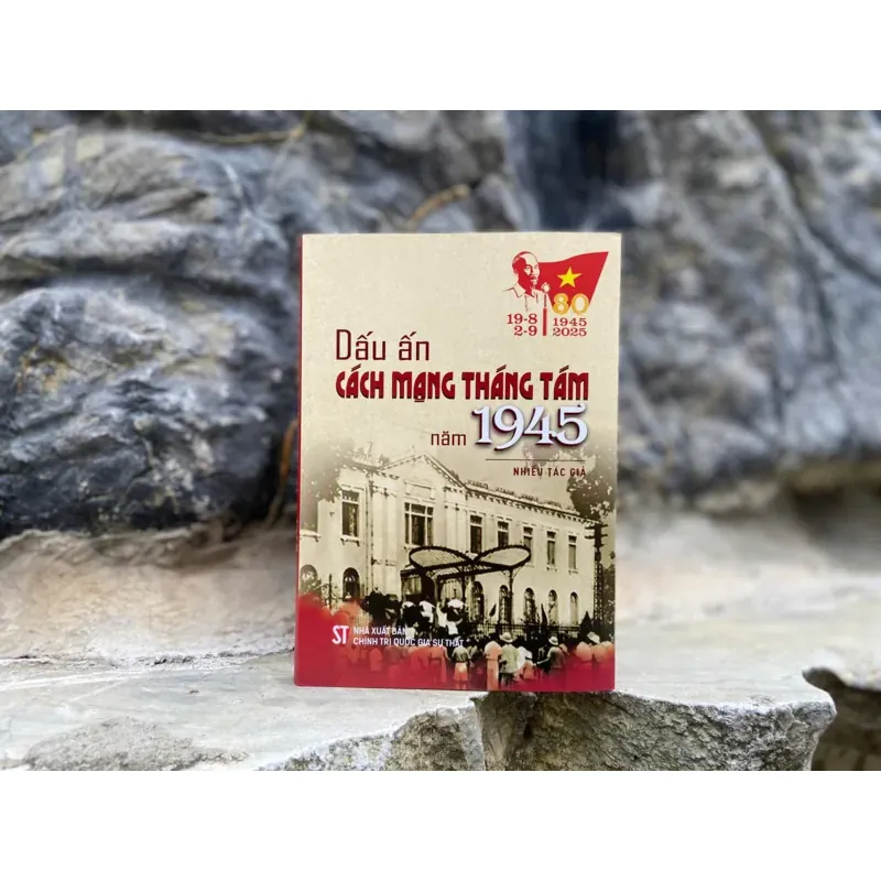 (Giảm 10%) Cách mạng Tháng Tám năm 1945 1042378