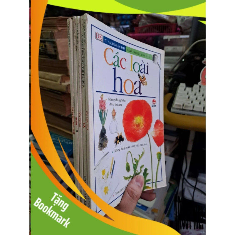 (TẶNG BOOKMARK) Các loài hoa, cá, côn trùng, bướm, đá và khoáng chất - mới 80% bẩn nhẹ - KHOA HỌC ĐỜI SỐNG - RBK0111 940341
