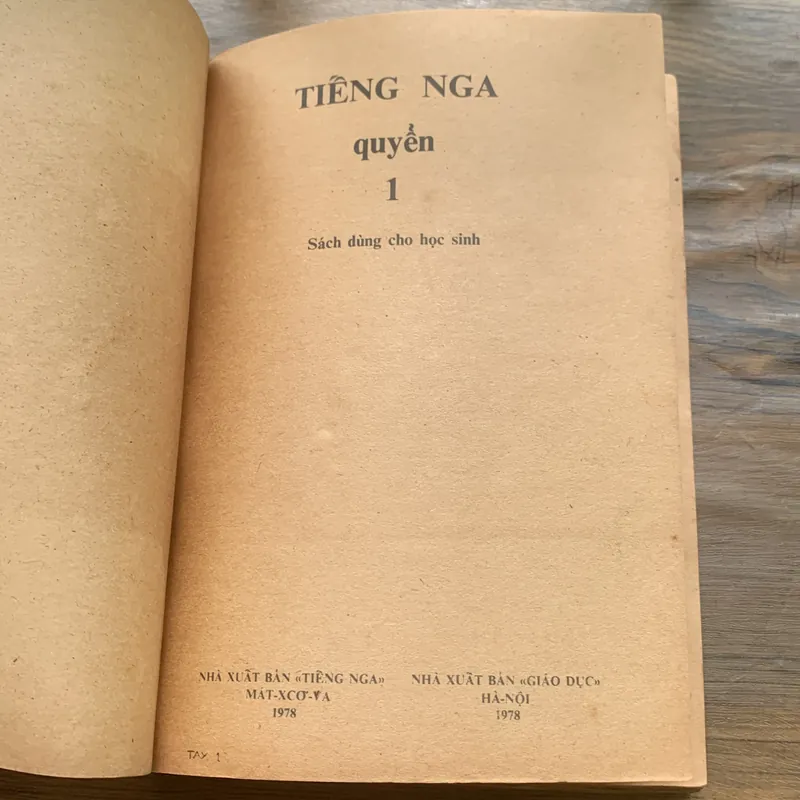 Sách học tiếng Nga, quyển 1 dành cho học sinh  714014