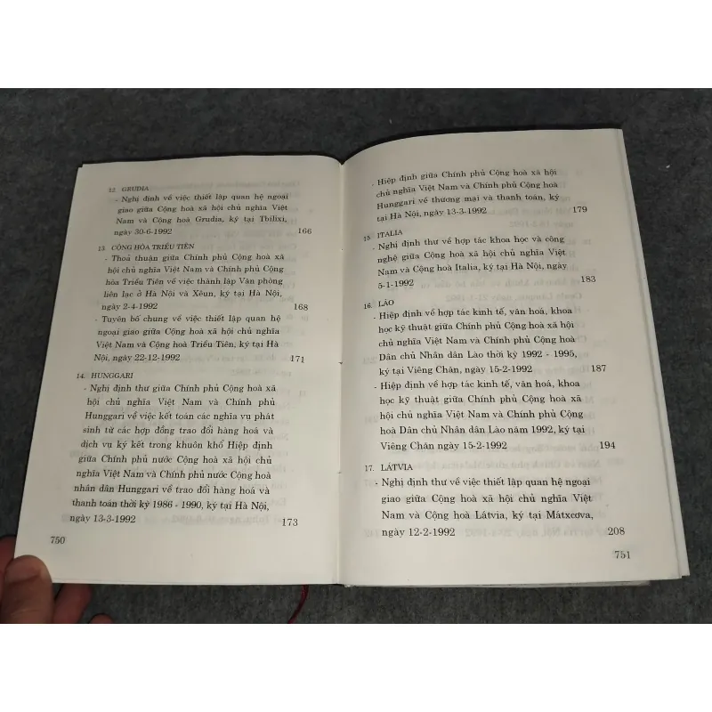 NIÊN GIÁM CÁC ĐIỀU ƯỚC QUỐC TẾ NƯỚC CỘNG HOÀ XÃ HỘI CHỦ NGHĨA VIỆT NAM KÝ NĂM 1992 701100