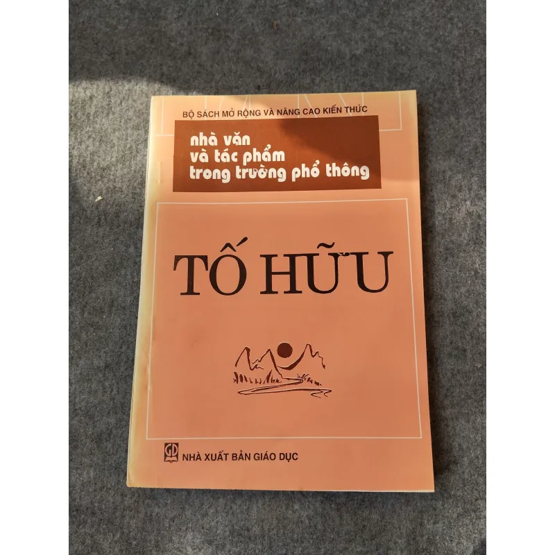 TỐ HỮU - NHÀ VĂN 719975