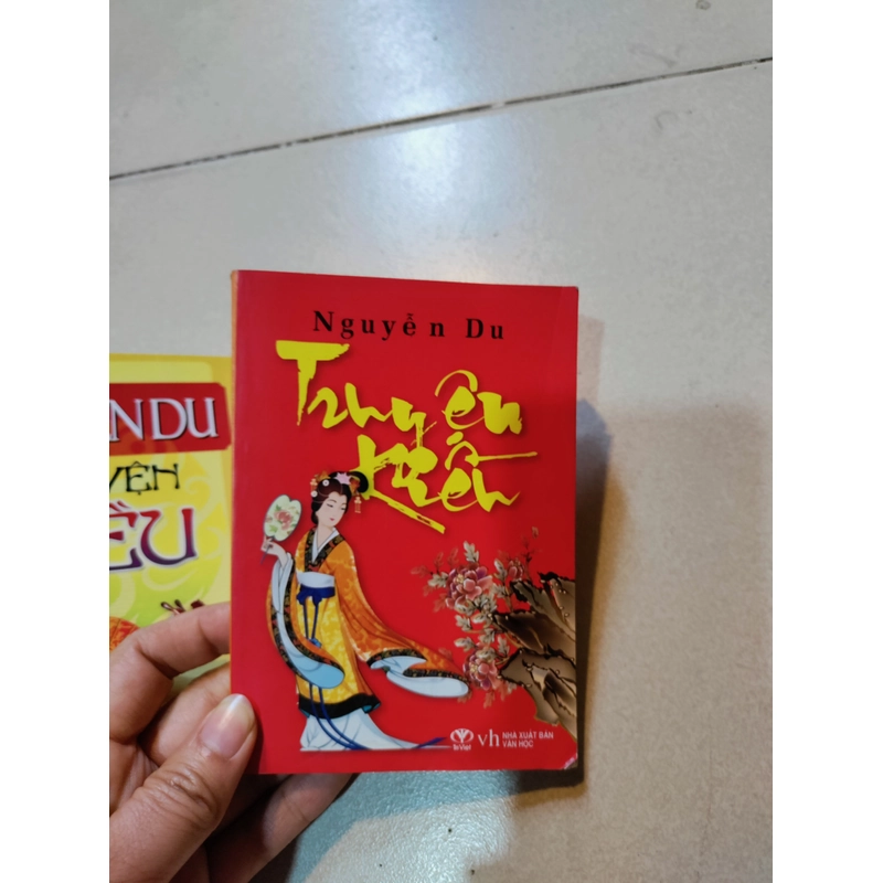 18 cuốn sách về Truyện Kiều của Nguyễn Du 444677