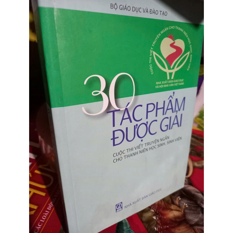 30 tác phẩm được giải viết cho học sinh sinh viên 531012