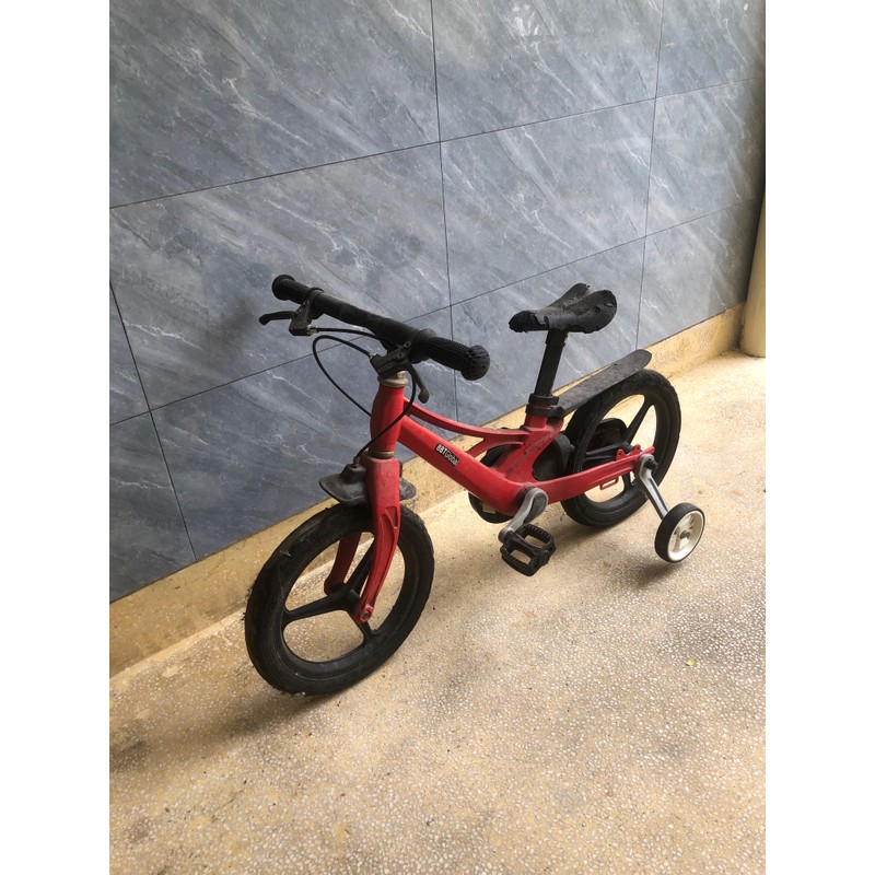 Xe đạp trẻ em BBT Global 16” màu đỏ, khung magie siêu nhẹ - hàng đã qua sử dụng 162458