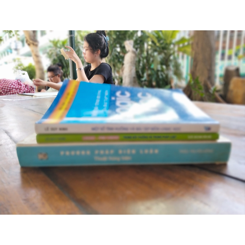 Tư duy biện luận và logic học (t/g Triệu Truyền Đống và Lê Duy Ninh) 524859