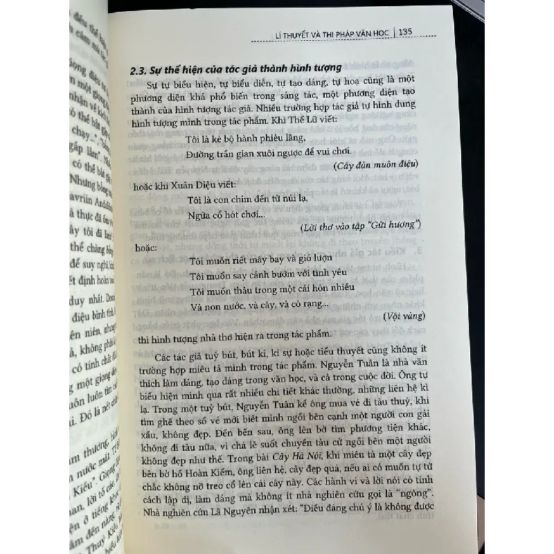 Lí thuyết và thi pháp văn học - Trần Đình Sử 698871