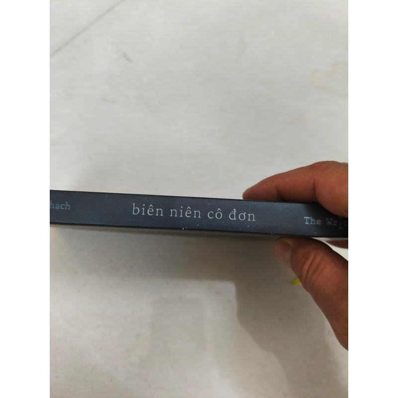 Biên niên cô đơn  413838