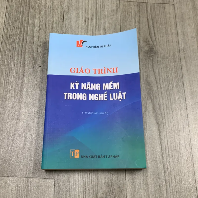 Giáo trình kỹ năng mềm trong nghề luật.  747219