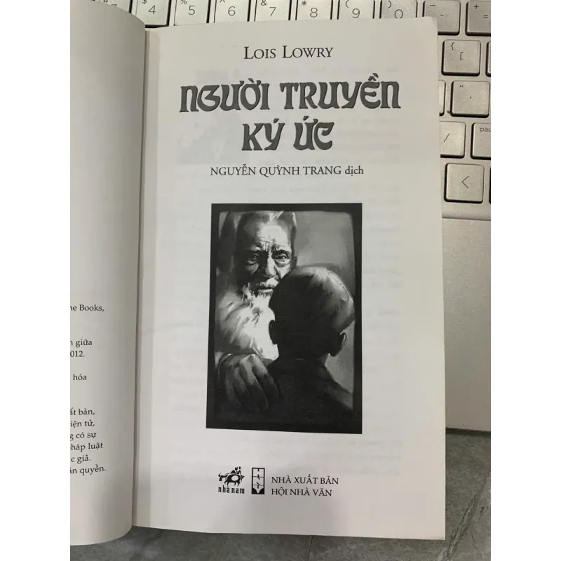 NGƯỜI TRUYỀN KÝ ỨC - LOIS LOWRY 737259