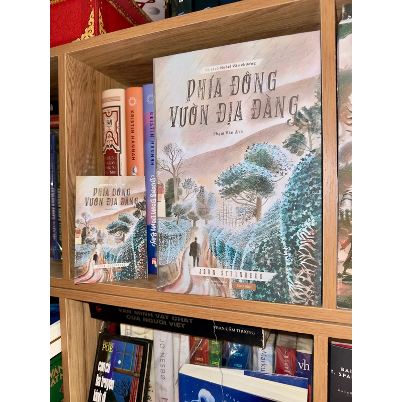 Phía Đông Vườn Địa Đàng bìa cứng  443394