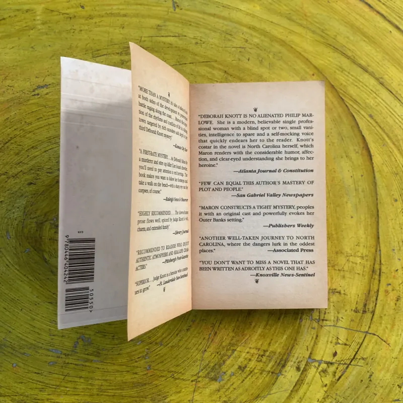 SHOOTING AT LOONS - MARGARET MARON 976583