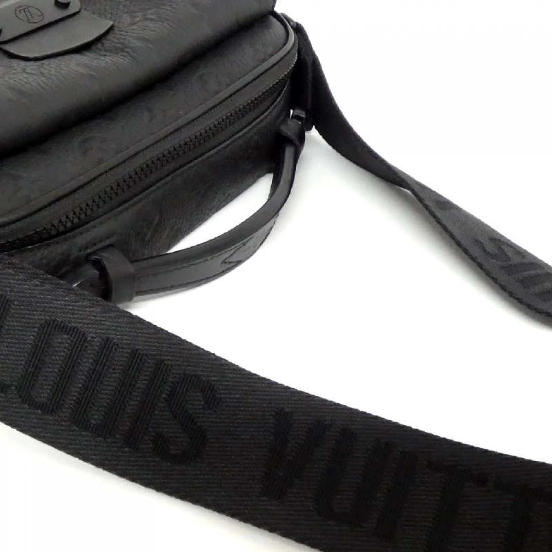 Túi đeo chéo Louis Vuitton Monogram S Lock M58489 608747