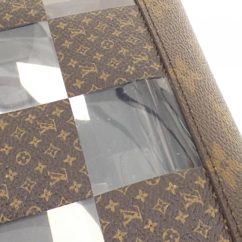 Túi đựng phụ kiện Louis Vuitton Monogram Chess Stand M81588 613671