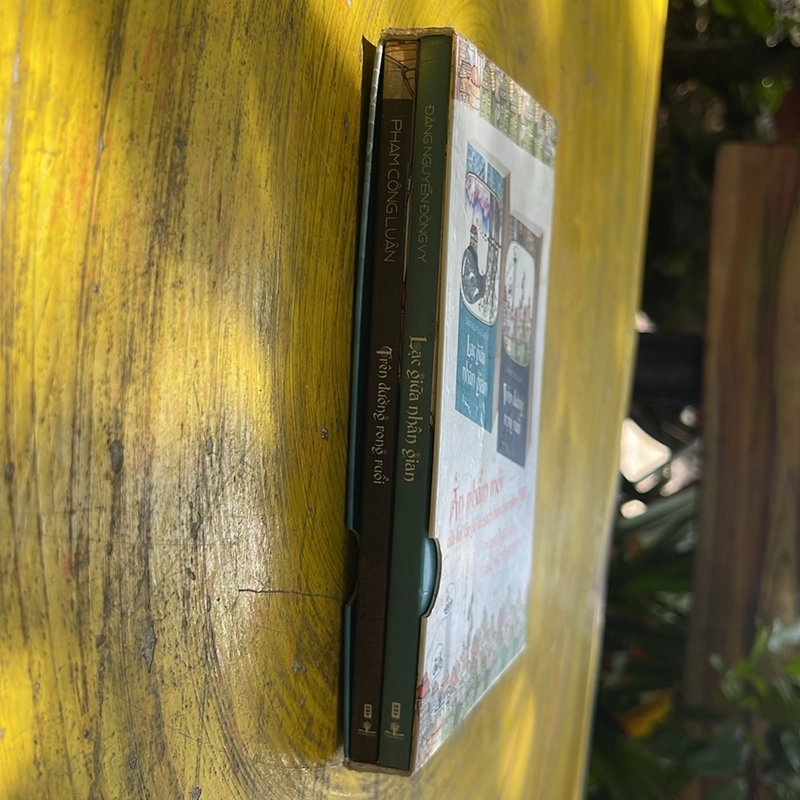 BOXSET LẠC GIỮA NHÂN GIAN và TRÊN ĐƯỜNG RONG RUỔI 533584