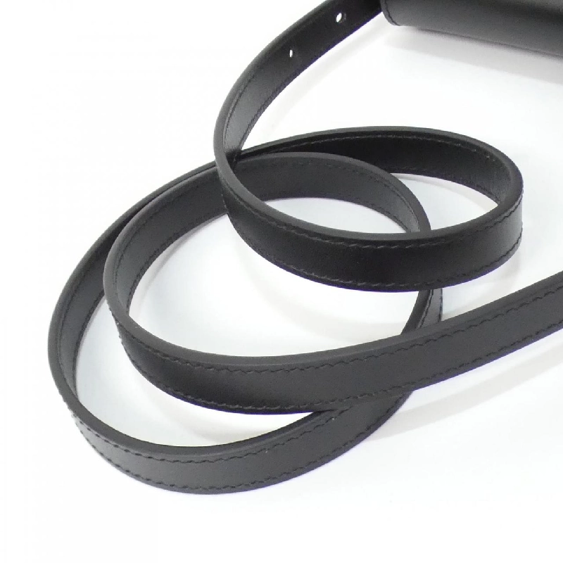 Túi xách vai Dior Bobby mới của Christian Dior S5713UMOL 611438