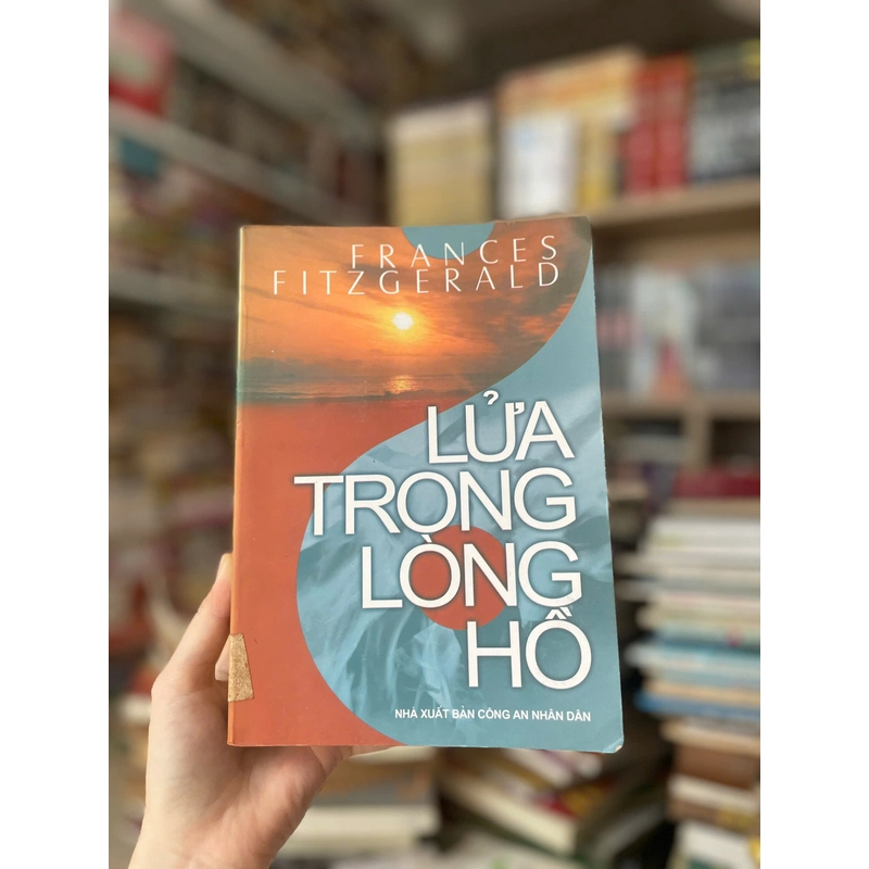 Lửa trong lòng hồ -  Frances Fitzgerald 470400