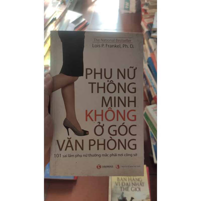 Sách phụ nữ thông minh không ở góc văn phòng 304911